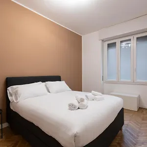  Appartamento Corso Garibaldi 64 - Living Italia